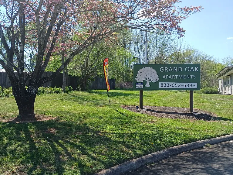 405 Oak Street — Photo 4