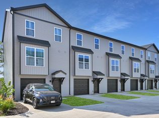 4068 E 55th St, Davenport, IA 52807