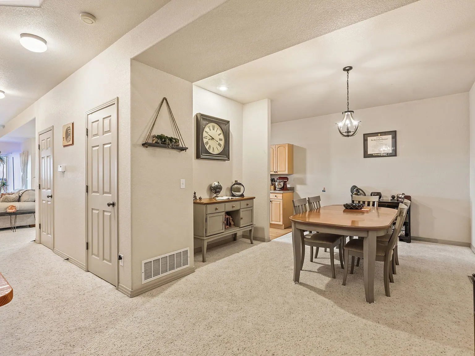 3 bed, 3.5 bath, 2700 sqft, $2,650 — Photo 4