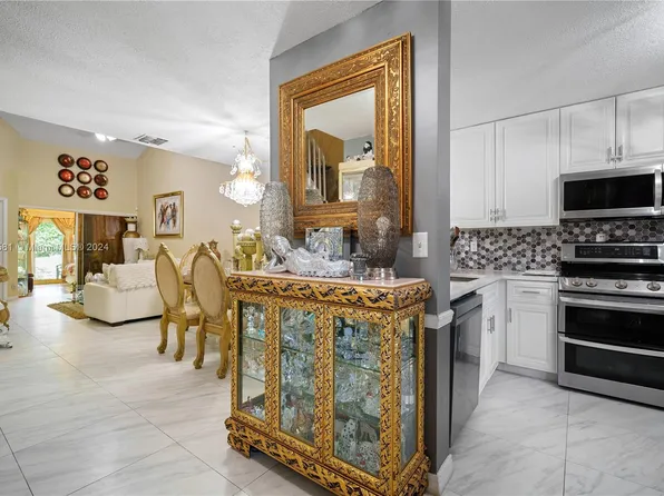 2804 Maplewood Dr #2804, West Palm Beach, FL 33415