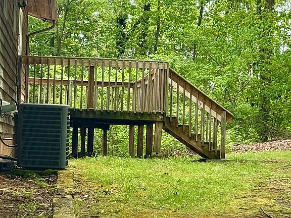 3rd image of 647 Miller Cir