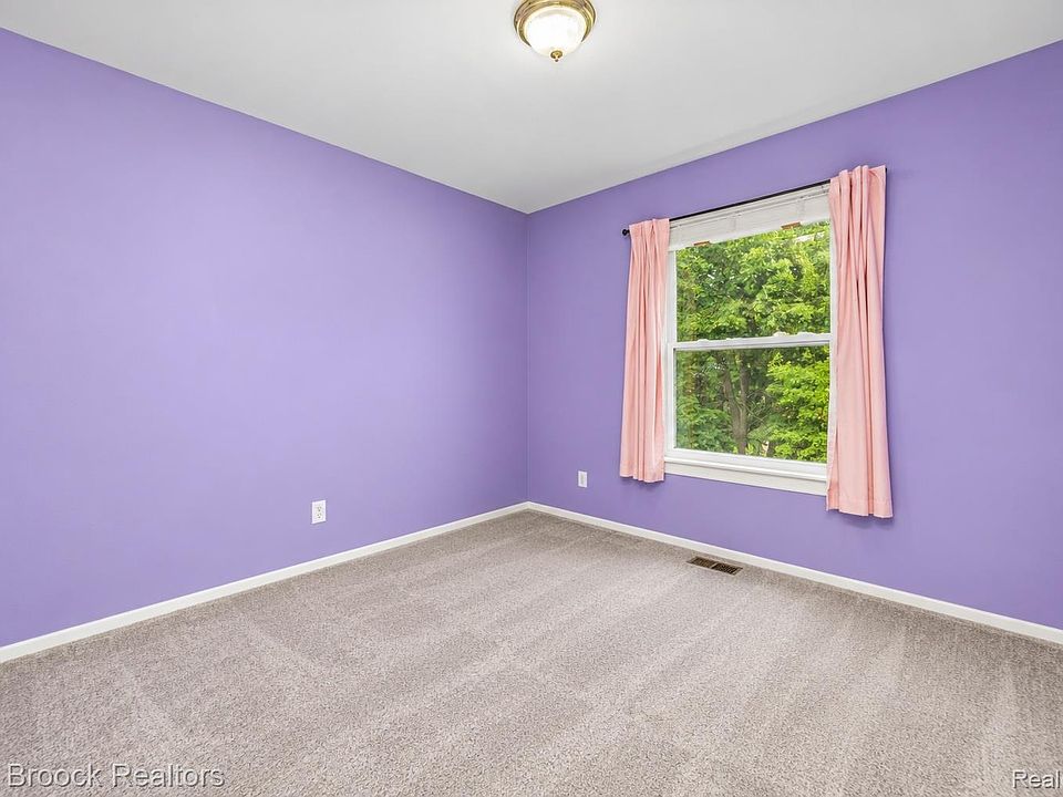 387 Neptune Dr, photo 24