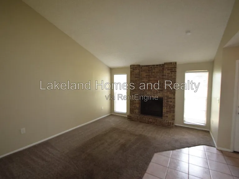 1204 Honeytree Ln W — Photo 23