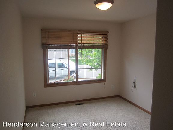 3rd image of 4751 Parachute Cir