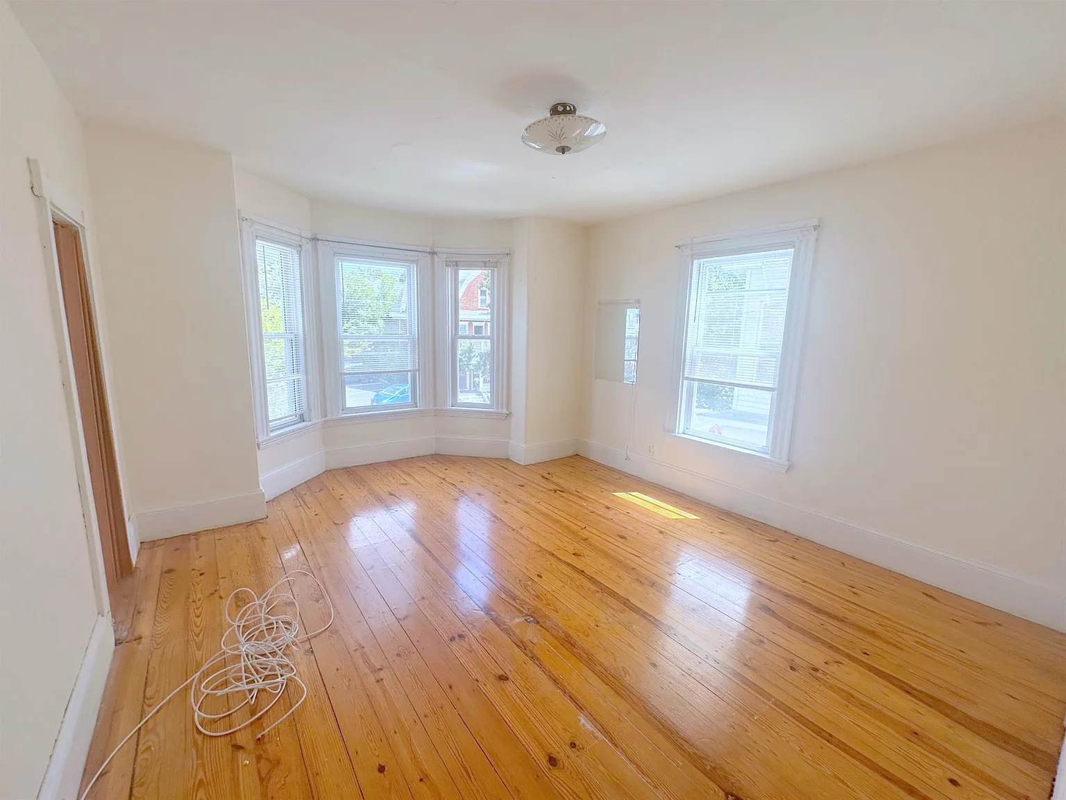 44 Elm St — Photo 3