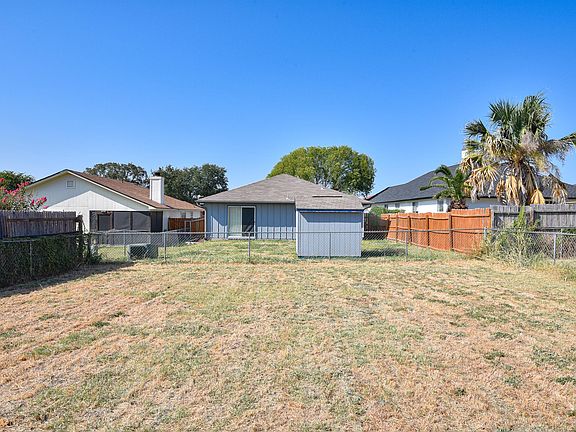 4th image of 3004 Ellis Dr