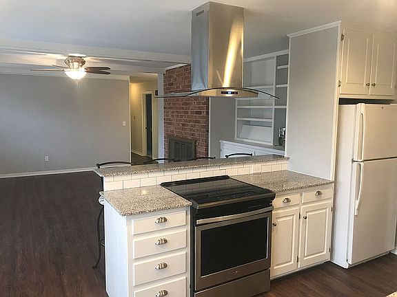 2nd image of 2136 N Austin Dr