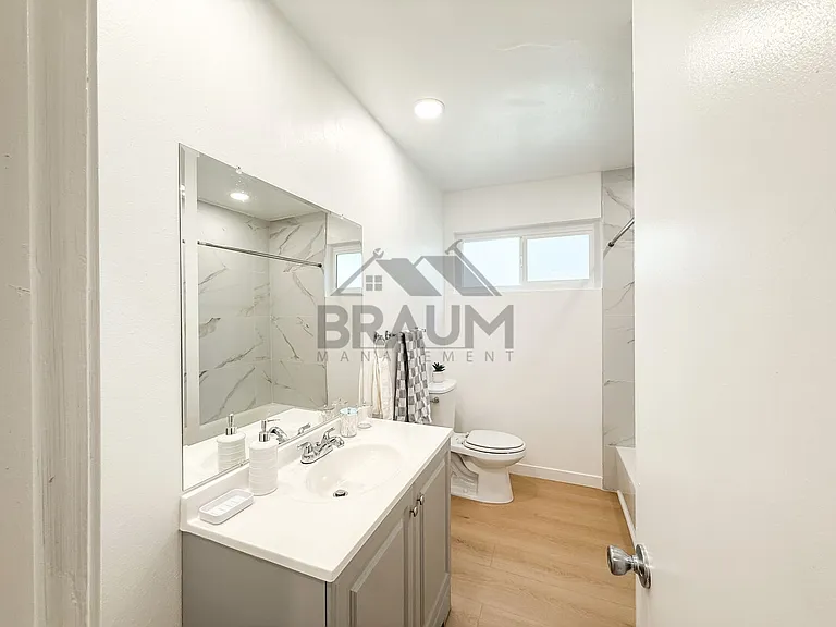 6041 WHITSETT — Photo 13