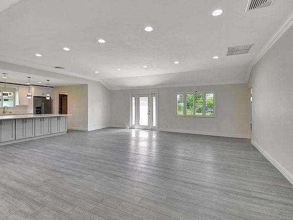 3rd image of 11601 N Lake Drive #10 Garden