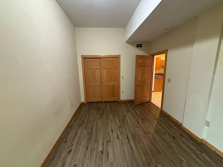 436 Thayer St — Photo 6