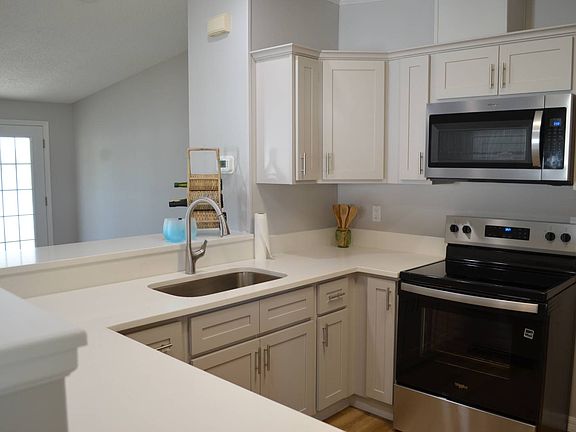 2nd image of 4413 Tierra Verde Pl