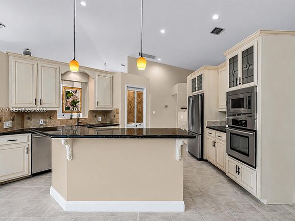 4th image of 14501 SW 18th Ct