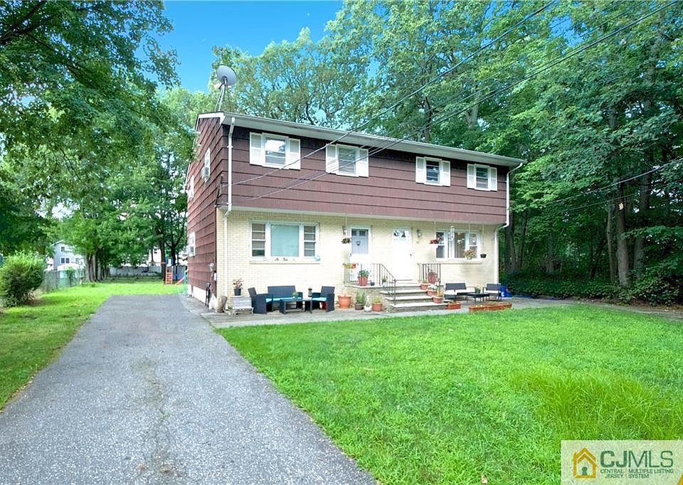 2nd image of 738-740 Spruce Rd