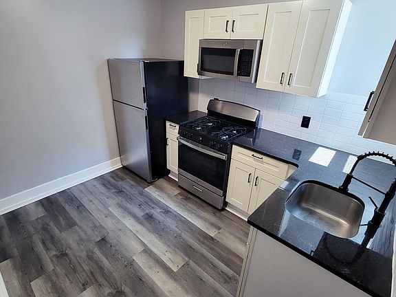 Kitchen (View B)