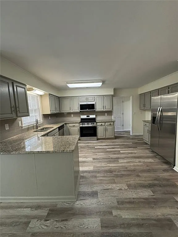 4 bed, 2.5 bath, 2788 sqft, $2,700 — Photo 2