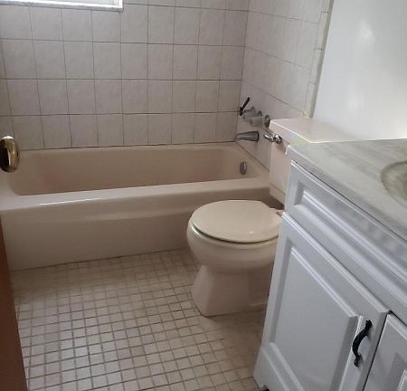5th image of 565 Grove St APT B-1