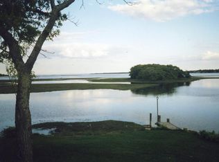 1 Peirces Pt, Fairhaven, MA 02719