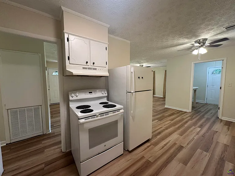 2302 Macy Ave — Photo 9