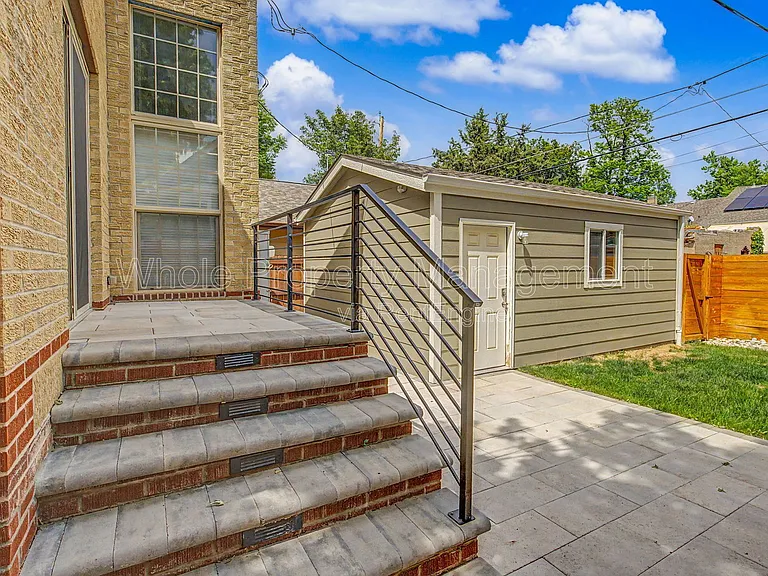2514 Clermont St — Photo 29
