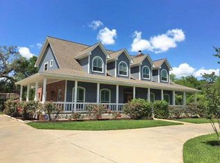 145 Bayou Rd, Lake Jackson, TX 77566