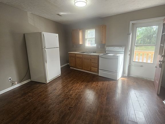 3rd image of 104 W Main St #A