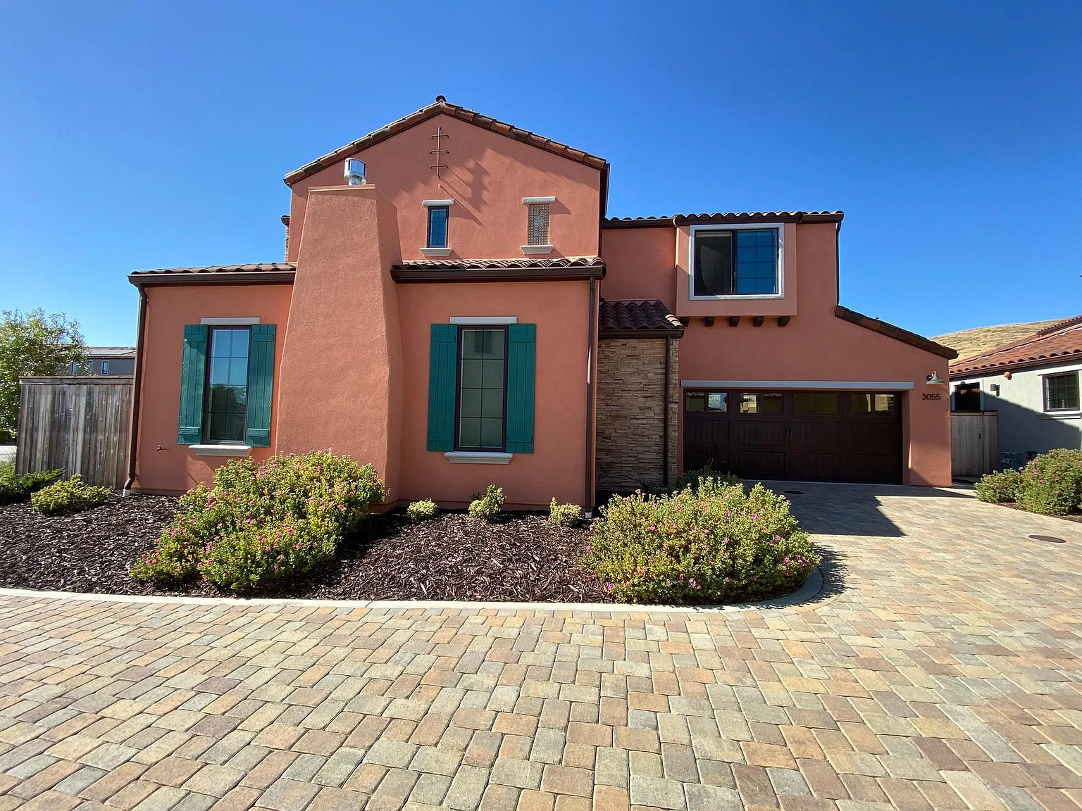 3 bed, 2.5 bath, 1925 sqft, $4,400 — Photo 2