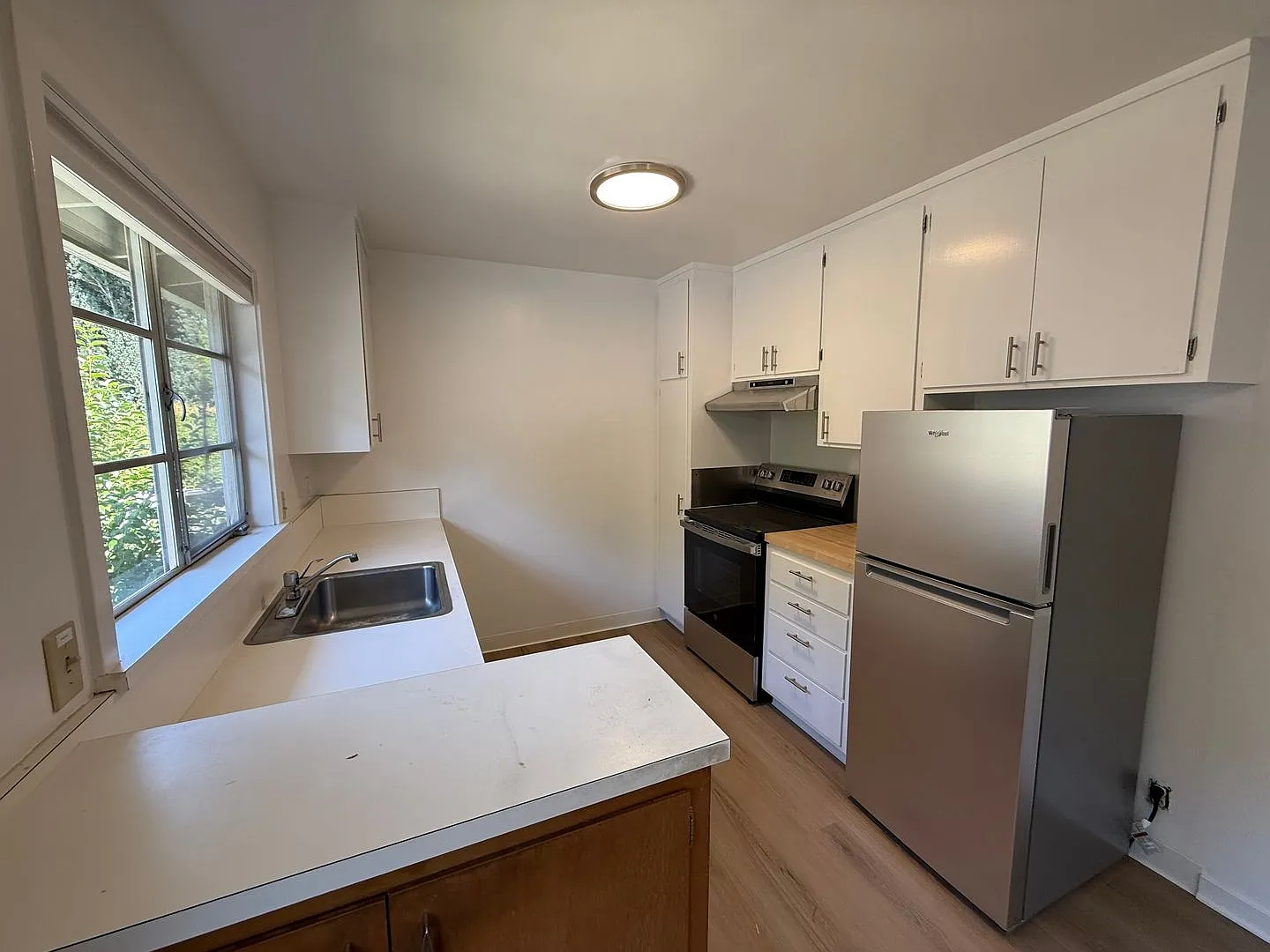 194 Tunstead Ave — Photo 2