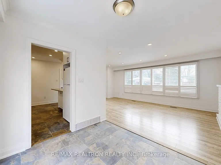 24 Fenelon Dr — Photo 17