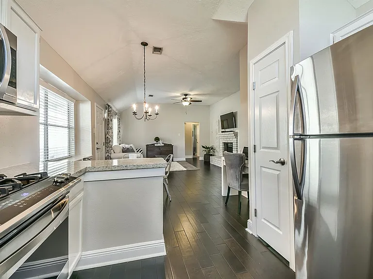 1118 Chelsea Ln — Photo 10