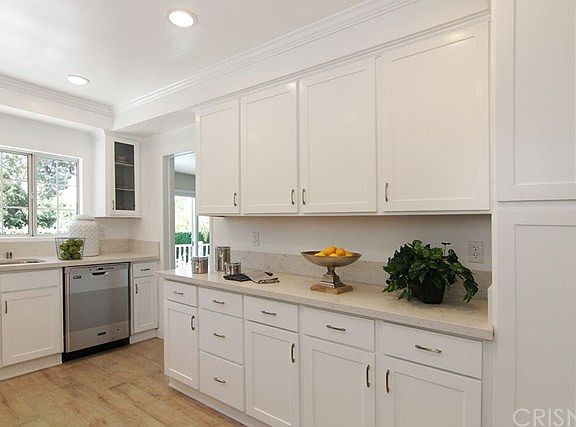 5th image of 306 W Sierra Madre Ave
