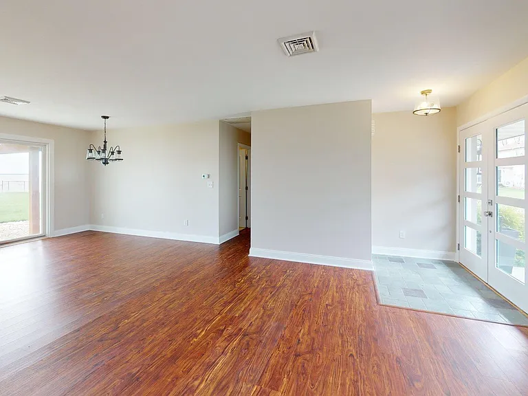 940 E Hickory Grove Rd — Photo 19