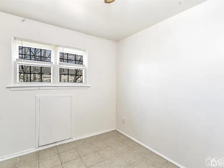 204 College Dr — Photo 6