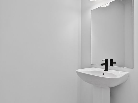 5th image of 675 Victoria Rd N #12