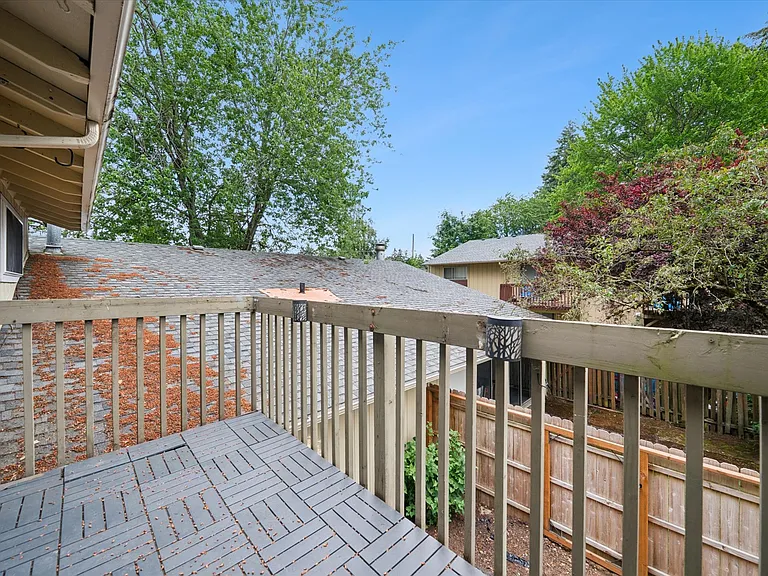 3924 SE 168th Ave — Photo 32