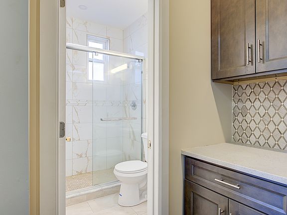 5th image of 6727 75th St #1F