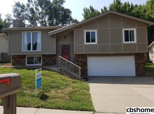 3739 Pinehill Rd, Bellevue, NE 68123