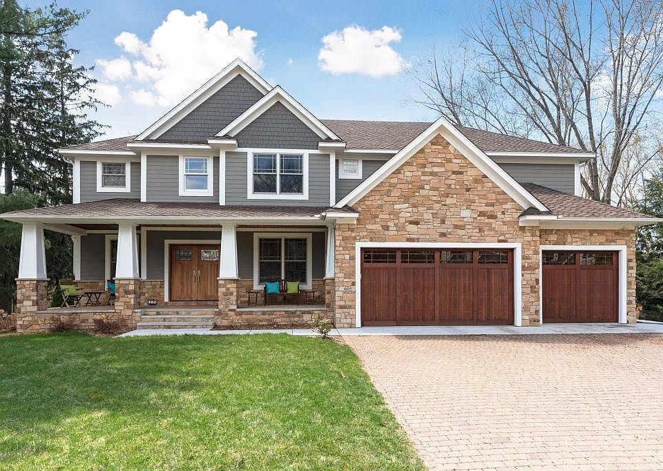 1st image of 605 Lanewood Ln N