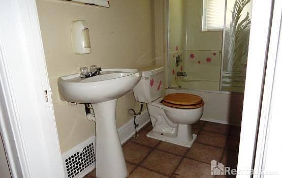 5th image of 258 1/2 Cass Ave