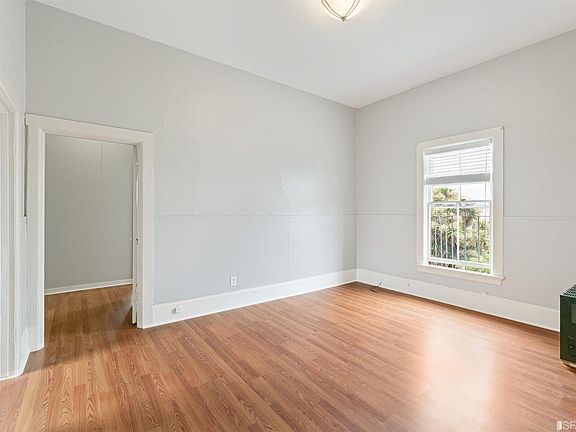 3rd image of 332 Fair Oaks St