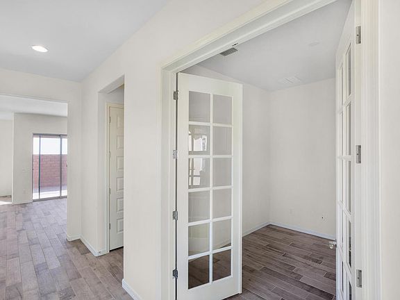 3rd image of 1037 W Lark Bunting Ln