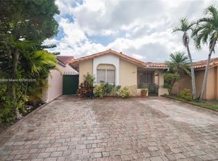 2524 W 65th St, Hialeah, FL 33016