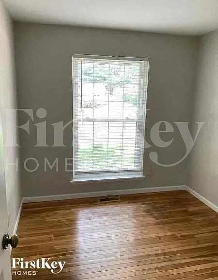 1351 Virginia Dr — Photo 8