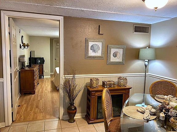 4th image of 50 Harbor Cir