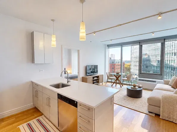 550 W 54th St APT 606, New York, NY 10019