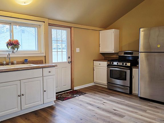 2nd image of 321 S 4th St