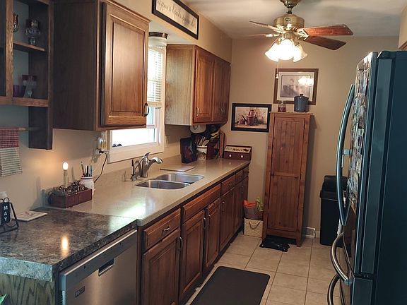 4th image of 1056 E Brookview Ln