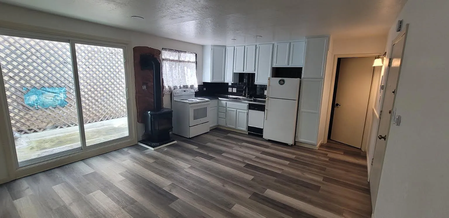 Studio, 300 sqft, $1,600 — Photo 3