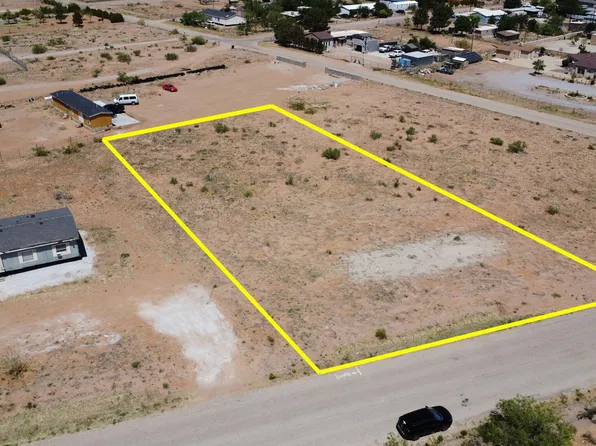9565 Smith Ln, Las Cruces, NM 88011