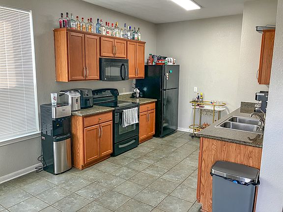 4th image of 2929 McLaren Dr #1