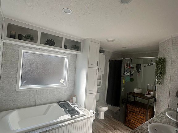 4th image of 3400 Kristen Dr